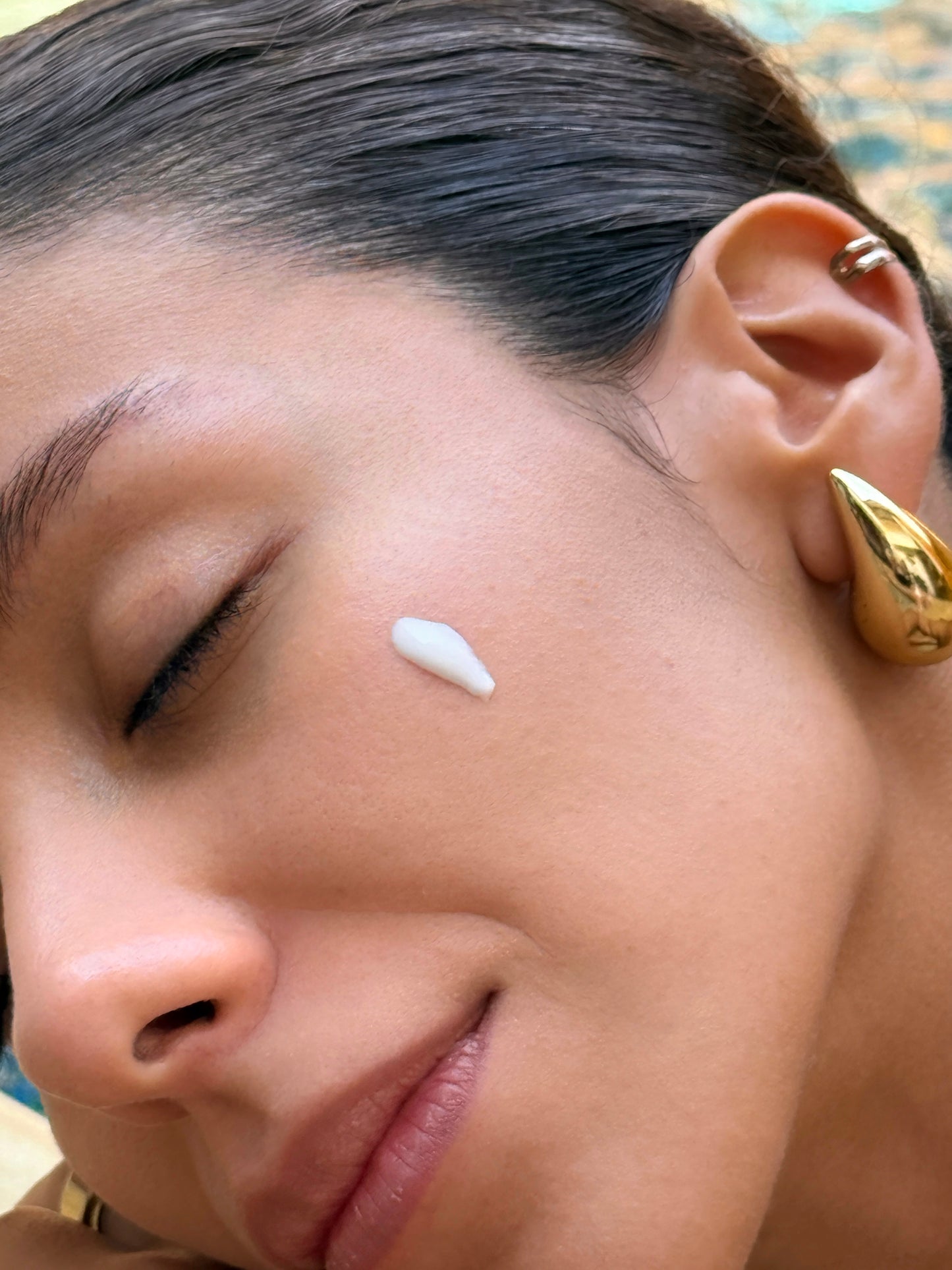 the cleansing milk (enriched with natural oils)