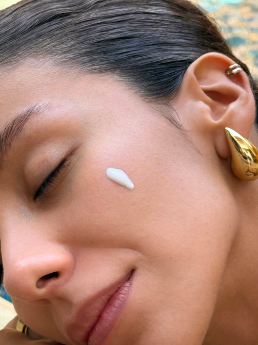 the cleansing milk (enriched with natural oils)